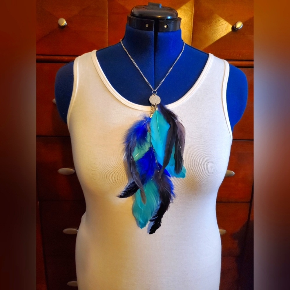 Natural Feathers Necklace and Earrings Set.